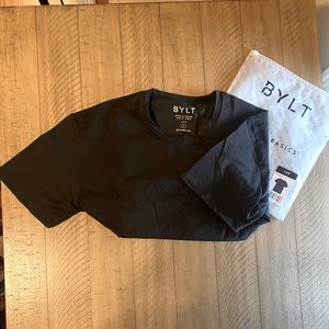 BYLT LUX BASIC CREW SPLIT HEM SIZE LARGE